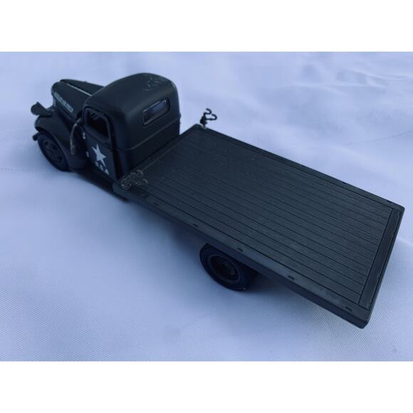 US ARMY 1941 Chevy Flatbed Truck 1/32 Hickam Air Field - Picture 7 of 7